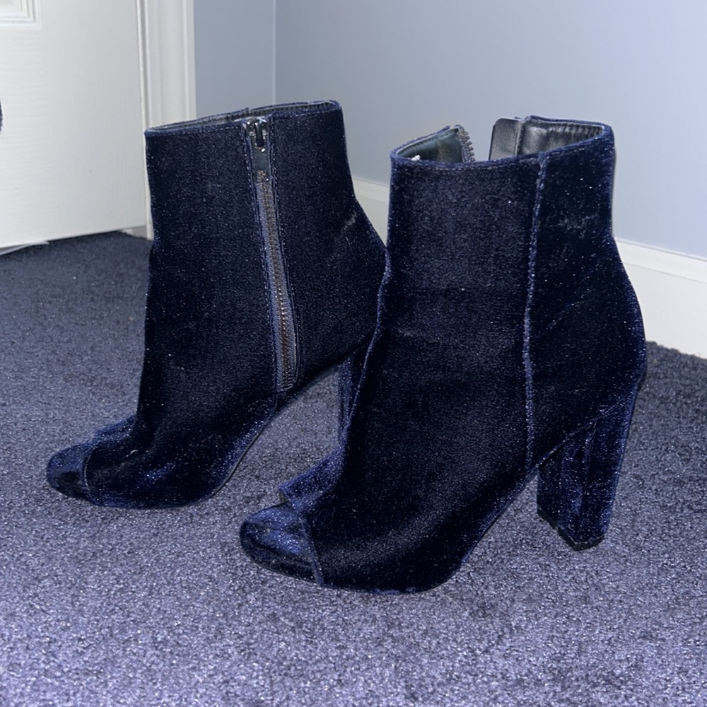 Steve Madden Mannzo blue velvet peeptoe boots 6